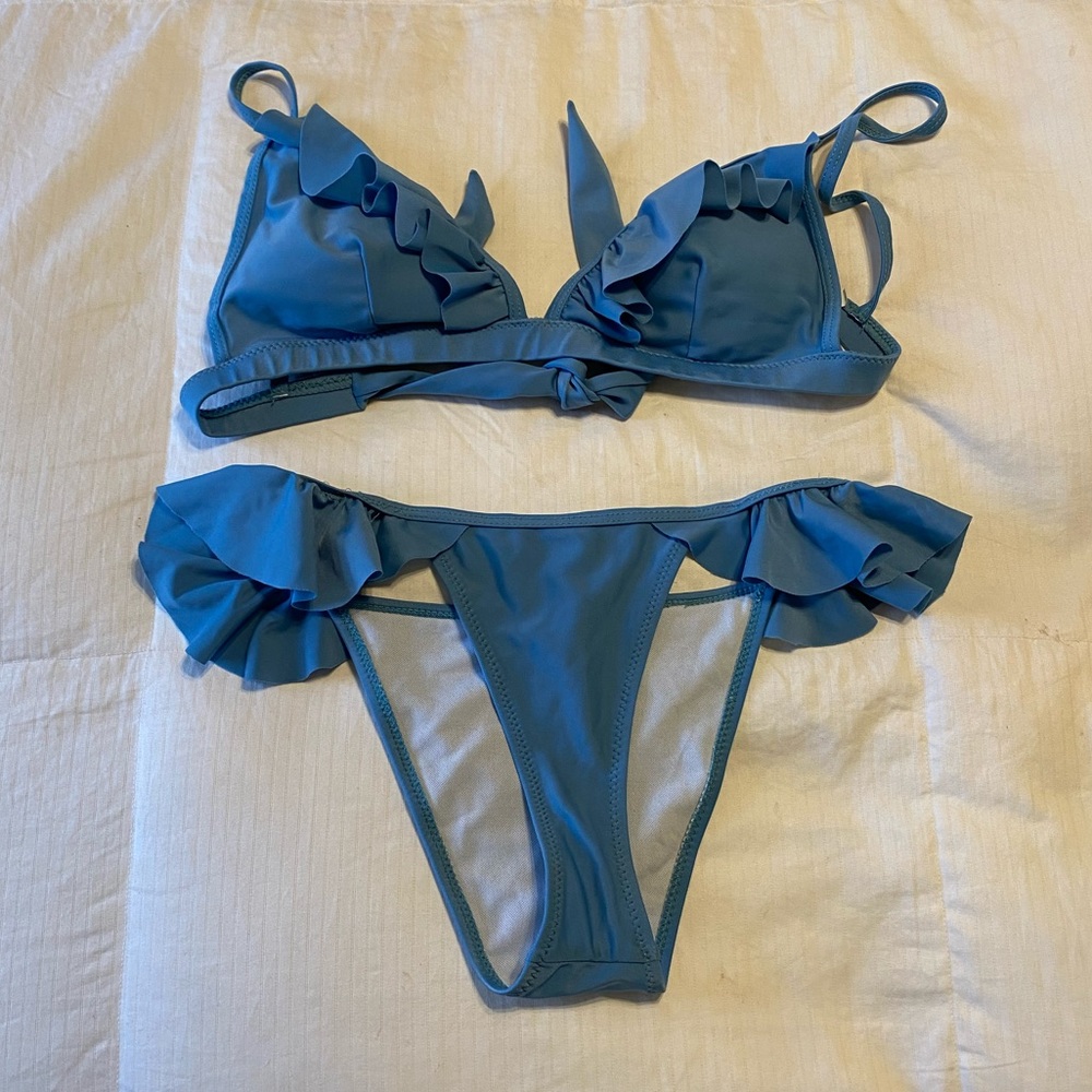 Blue ruffle bikini 👙 *never worn*